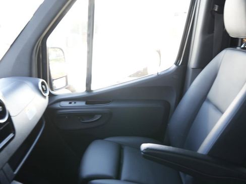 Used 2024 Mercedes-Benz Sprinter 2500 image 11