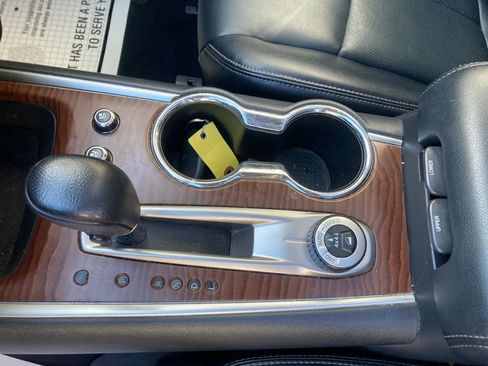 Used 2020 Nissan Pathfinder Platinum image 30