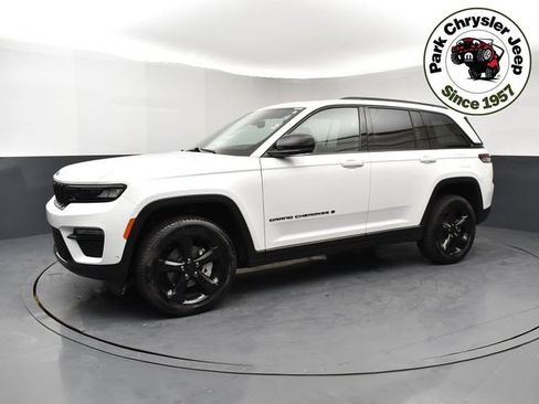 Used 2024 Jeep Grand Cherokee Limited w/ Luxury Tech Group II AWD/4WD image 3