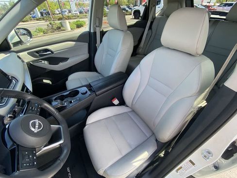 Used 2023 Nissan Rogue SV w/ SV Premium B Package AWD/4WD image 11