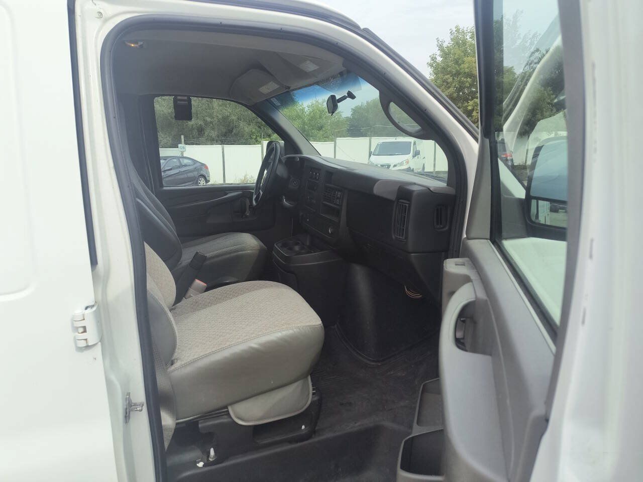 Used 2014 Chevrolet Express 2500 RWD image 28