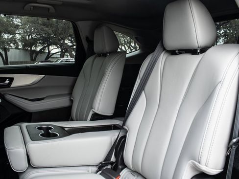 Used 2025 Acura MDX w/ Technology Package image 17