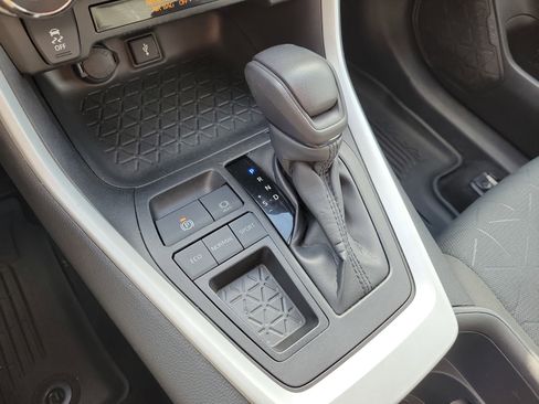 Used 2022 Toyota RAV4 XLE image 36