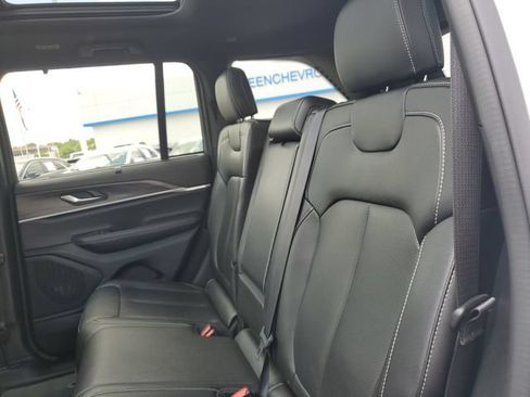 Used 2024 Jeep Grand Cherokee Limited w/ Luxury Tech Group II AWD/4WD image 28