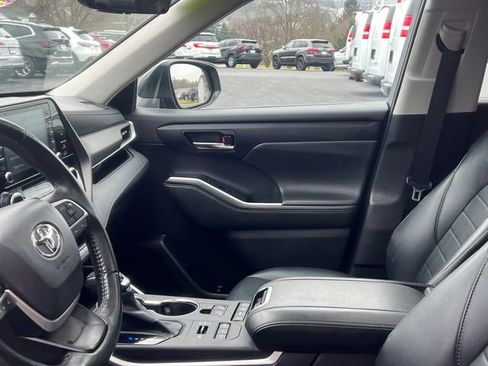 Used 2022 Toyota Highlander XLE image 22