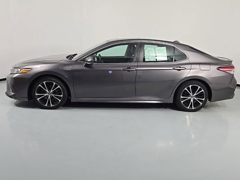 Used 2019 Toyota Camry SE image 3