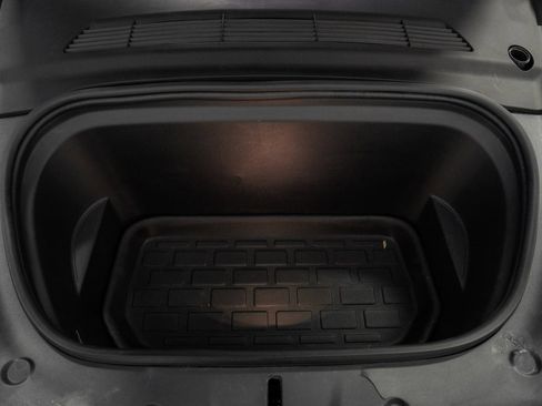 Used 2021 Tesla Model Y Long Range image 55