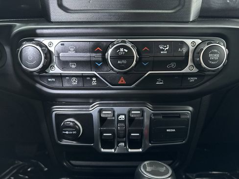 Used 2021 Jeep Wrangler Unlimited Sahara image 24