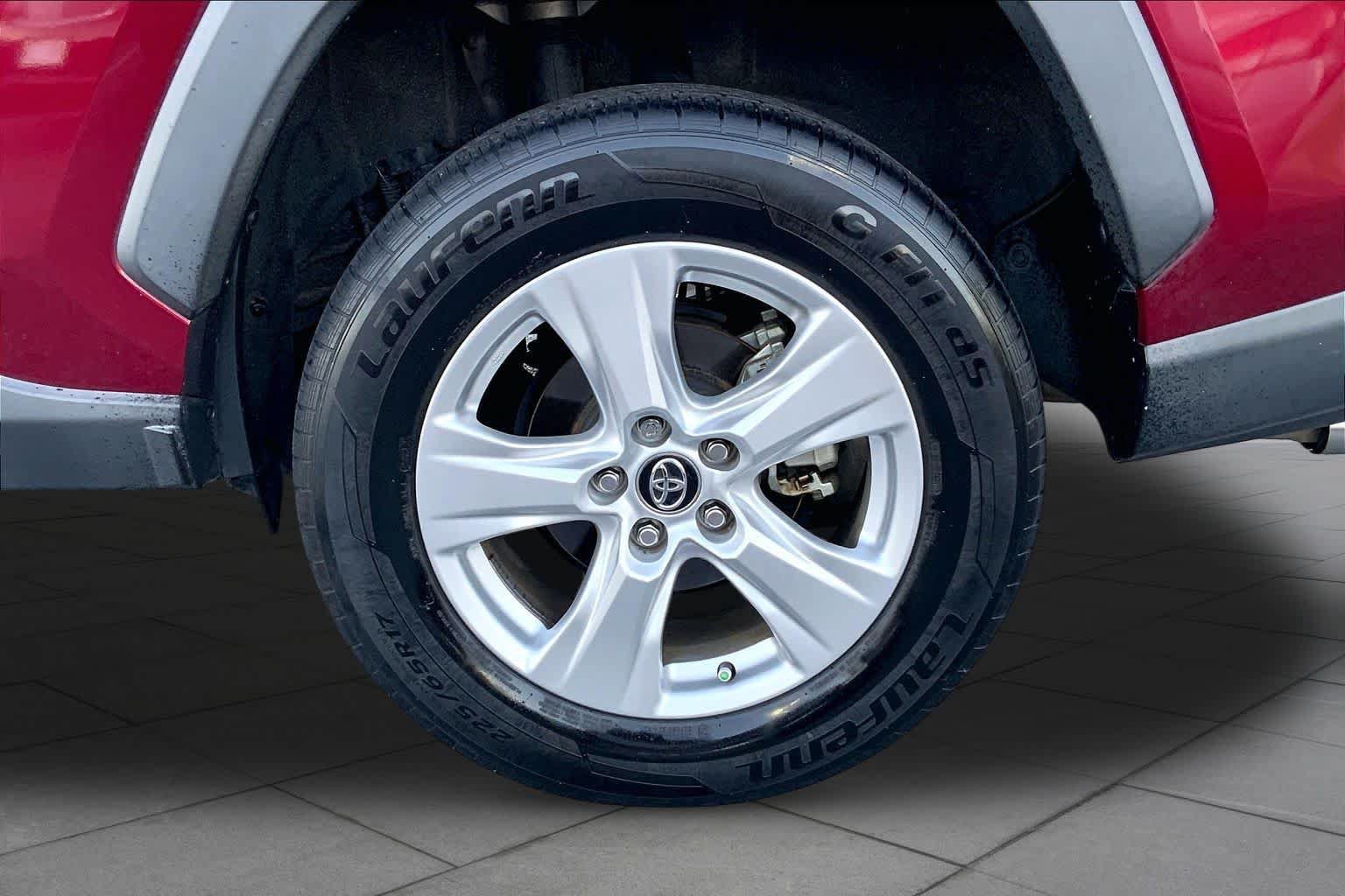 Used 2021 Toyota RAV4 XLE FWD image 10