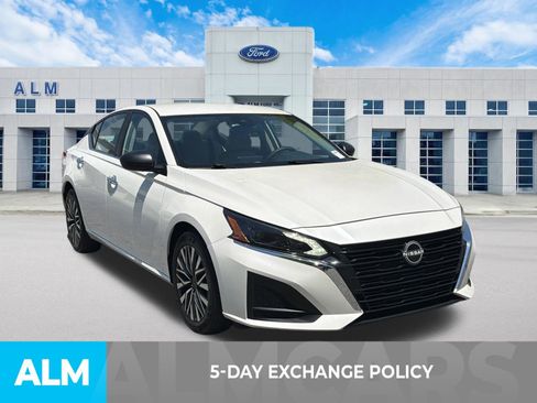Used 2025 Nissan Altima 2.5 SV FWD image 3