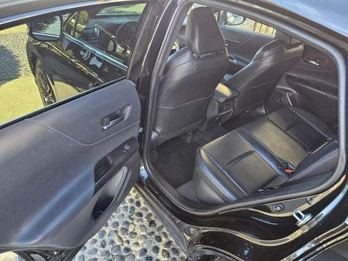 Used 2023 Toyota Venza Nightshade image 21