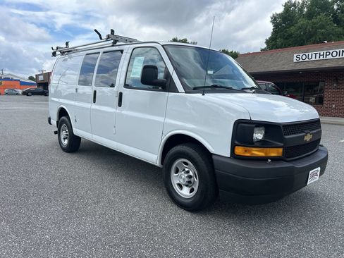 Used 2017 Chevrolet Express 2500 RWD image 9