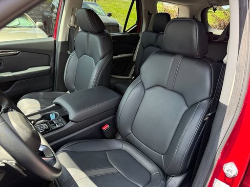 Used 2025 Honda Pilot EX-L image 17