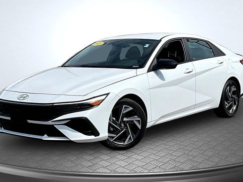 Used 2025 Hyundai Elantra Sport FWD image 1