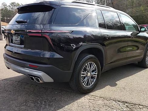 Used 2025 Chevrolet Traverse LT image 9