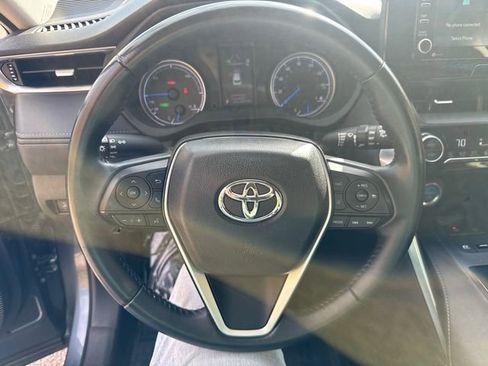 Used 2022 Toyota Venza LE image 30
