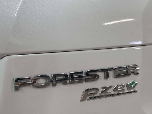 Used 2017 Subaru Forester 2.5i w/ Alloy Wheel Package AWD/4WD image 5