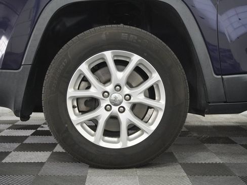 Used 2016 Jeep Cherokee Latitude w/ Cold Weather Group AWD/4WD image 25