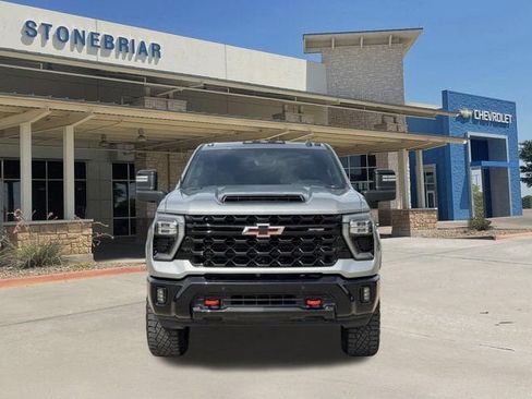 Used 2025 Chevrolet Silverado 2500 ZR2 w/ Technology Package AWD/4WD image 8