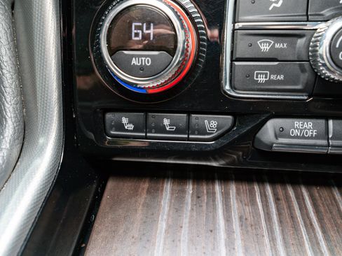 Used 2021 GMC Yukon XL Denali w/ Denali Premium Package image 25