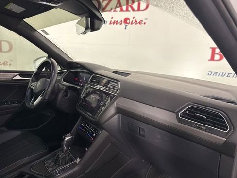 Used 2022 Volkswagen Tiguan SE R-Line image 17