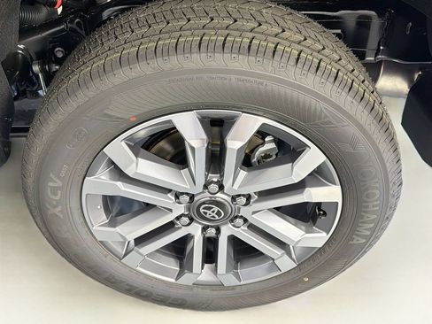 New 2026 Toyota 4Runner Limited AWD/4WD image 31