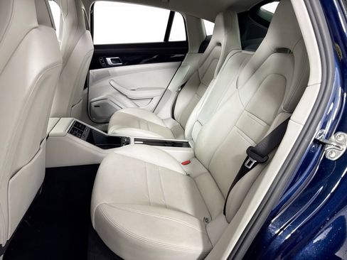 Used 2018 Porsche Panamera 4S image 33