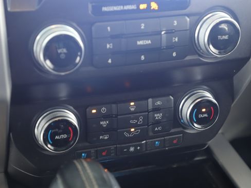 Used 2020 Ford F150 Platinum w/ Equipment Group 701A Luxury image 16