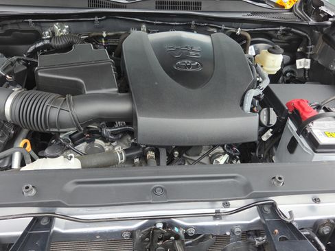 Used 2021 Toyota Tacoma SR5 image 28