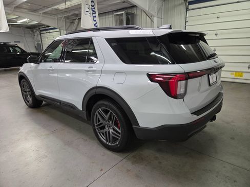 Used 2026 Ford Explorer ST-Line w/ ST-Line Street Pack AWD/4WD image 4