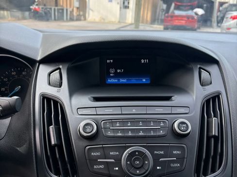 Used 2015 Ford Focus SE w/ SE Sport Package FWD image 11