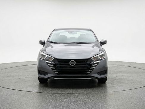 Used 2025 Nissan Versa SV image 2