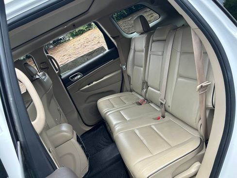 Used 2017 Jeep Grand Cherokee Overland w/ Jeep Active Safety Group AWD/4WD image 45