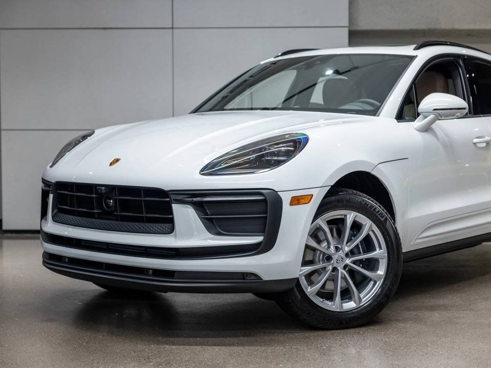 Certified 2026 Porsche Macan AWD/4WD image 14
