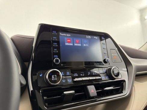Used 2022 Toyota Highlander XLE FWD image 24