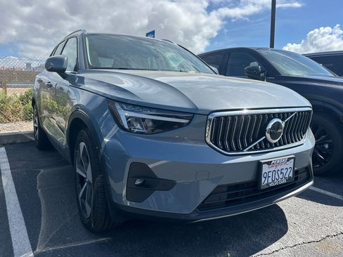 Certified 2023 Volvo XC40 B5 Plus w/ Protection Package Premier image 2