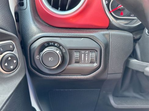 Used 2022 Jeep Wrangler Unlimited Rubicon image 18