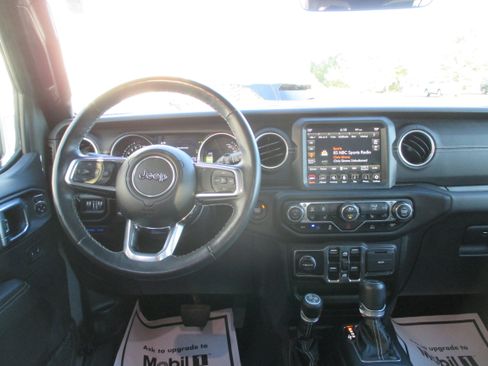 Used 2022 Jeep Wrangler Unlimited Sahara w/ Cold Weather Group image 11