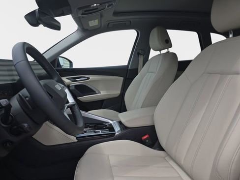 Certified 2025 Audi Q5 Premium w/ Convenience Package AWD/4WD image 18