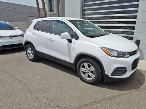 Used 2022 Chevrolet Trax LS w/ Tint and Cruise Package FWD image 10