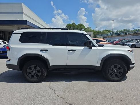 Used 2025 Lexus GX 550 AWD/4WD image 3