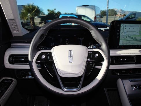 Certified 2025 Lincoln Aviator 2WD image 11