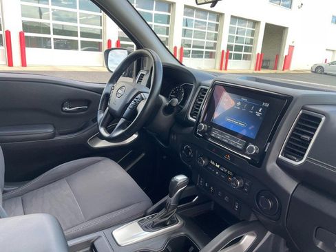 Used 2022 Nissan Frontier SV AWD/4WD image 9