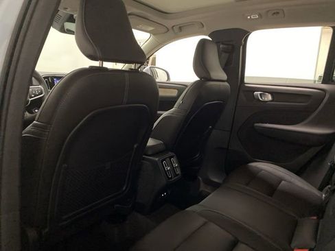 Used 2025 Volvo XC40 B5 Plus image 19