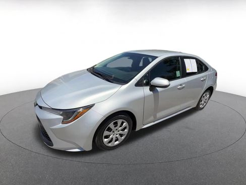 Used 2025 Toyota Corolla LE FWD image 8