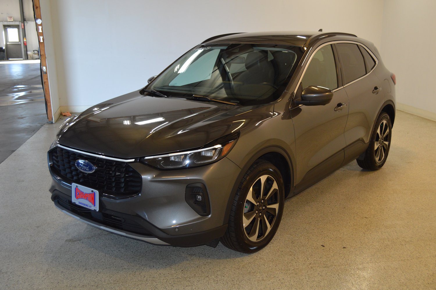Used 2024 Ford Escape Platinum AWD/4WD image 7