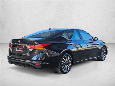 Used 2025 Nissan Altima 2.5 SV image 5