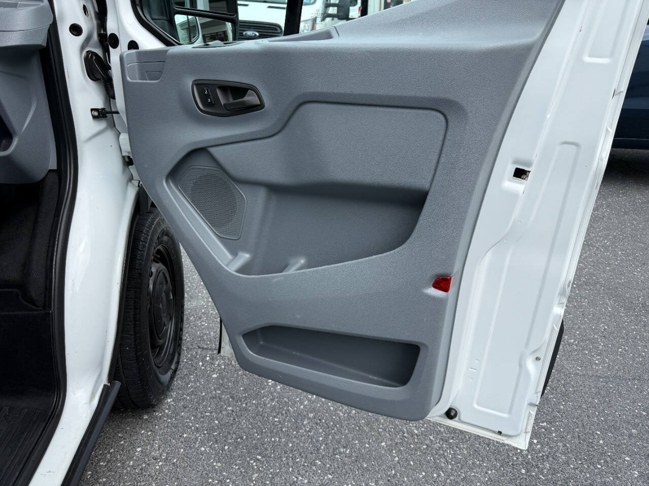 Used 2018 Ford Transit 250 148 Medium Roof RWD image 22