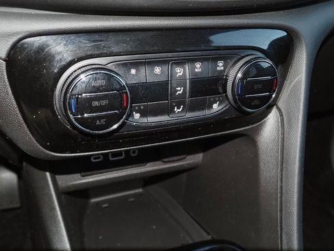 Certified 2022 Buick Encore GX Essence w/ Experience Buick Package image 17