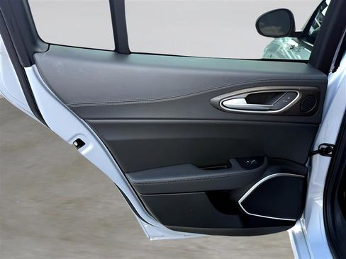 Used 2022 Alfa Romeo Giulia Ti image 25